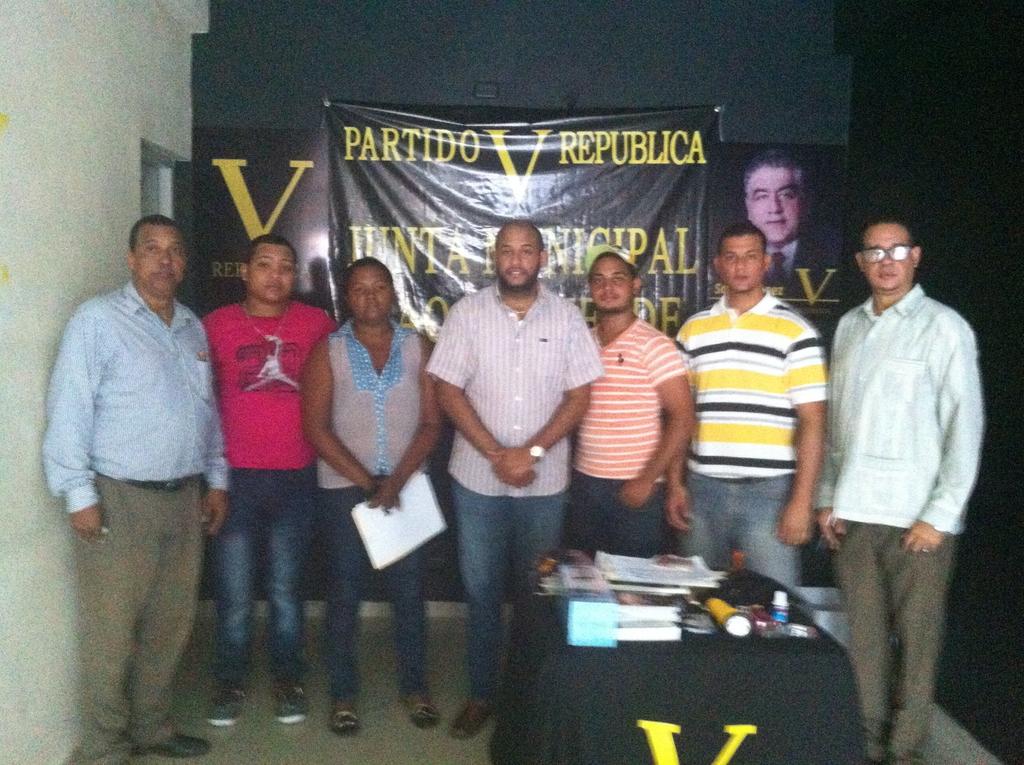 VRepublicaSTGO's tweet photo. Supervisores PVR en recorrido por la línea #rumboalreconomiento @sotojimenezv @DanielGuillenG @irciagk15 @verasjjj http://t.co/HKwYerNxld