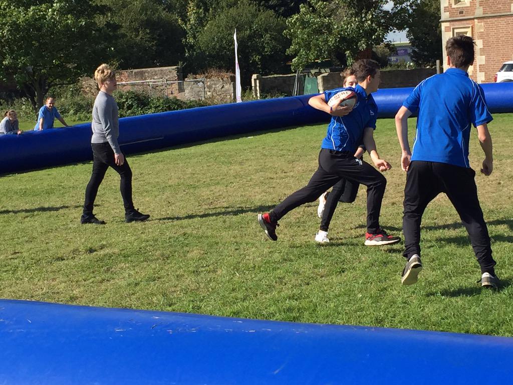 Gloscol_SU's tweet photo. Gloucester campus head outside to the sun shine ☀️ and the rugby festival 🏈 #SUActive @GCSportsAcademy http://t.co/KJ0H0bk3Eq