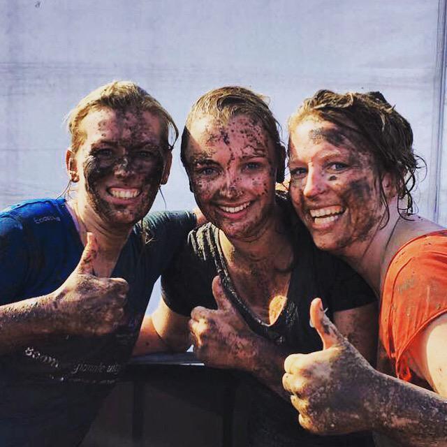 lisannevandalen's tweet photo. Nog even nagenieten van gister. #mudmasters2015 #blubber #finish http://t.co/yhcAT5P5P3