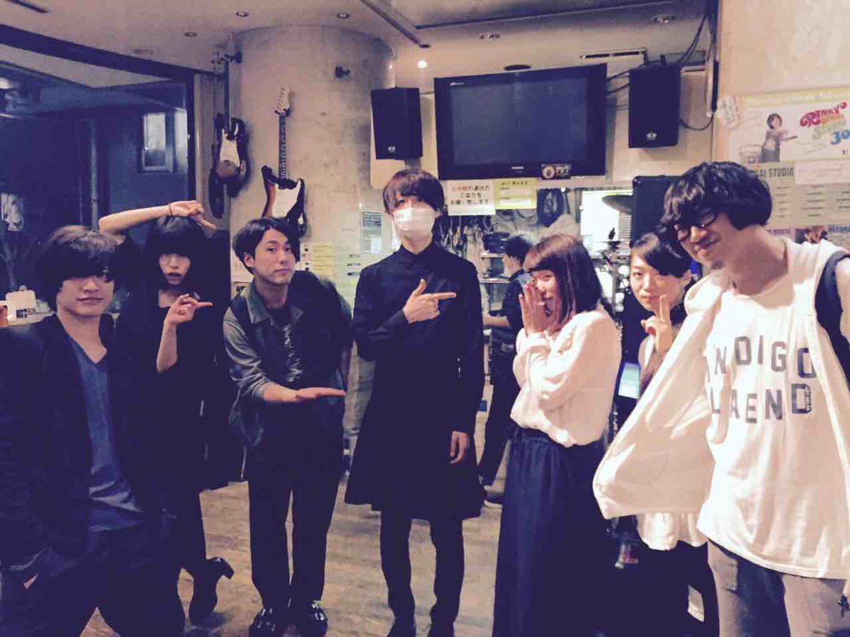 indigolaEnd's tweet photo. コーラスやってくれてるササミオ(オカシラ)がやってるわさらぼというバンドをレコーディングの合間に見に行きました。キーボードの子はインディゴでも昔弾いてくれてた子。インディゴ全員＋いこかさん＋わさらぼ2人。 http://t.co/naJs8SlIvw