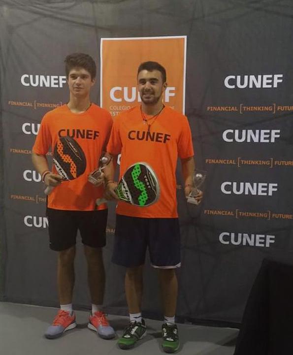 VARLIONBRAND's tweet photo. El capitán del equipo @CUNEF, @jorge_fdez1, y Carlos Visera son CAMPEONES del #TorneoEmpresasMutuaOpen. ¡Enhorabuena! http://t.co/I7EqIYEgWq