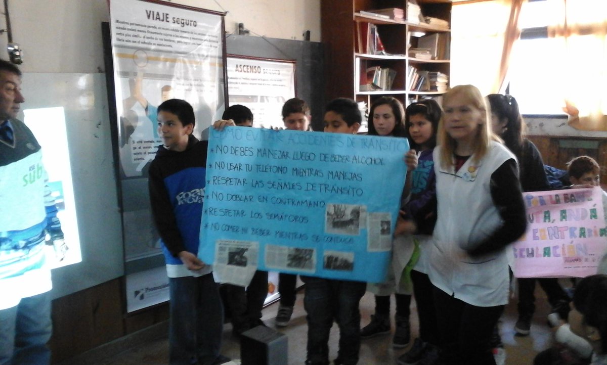 cuenta_de_baja's tweet image. #TallerSubiteSeguro de #LaMixta Agradecemos a las escuelas República de Bolivia Nro 610 y Congreso de Tucumán Nro 128