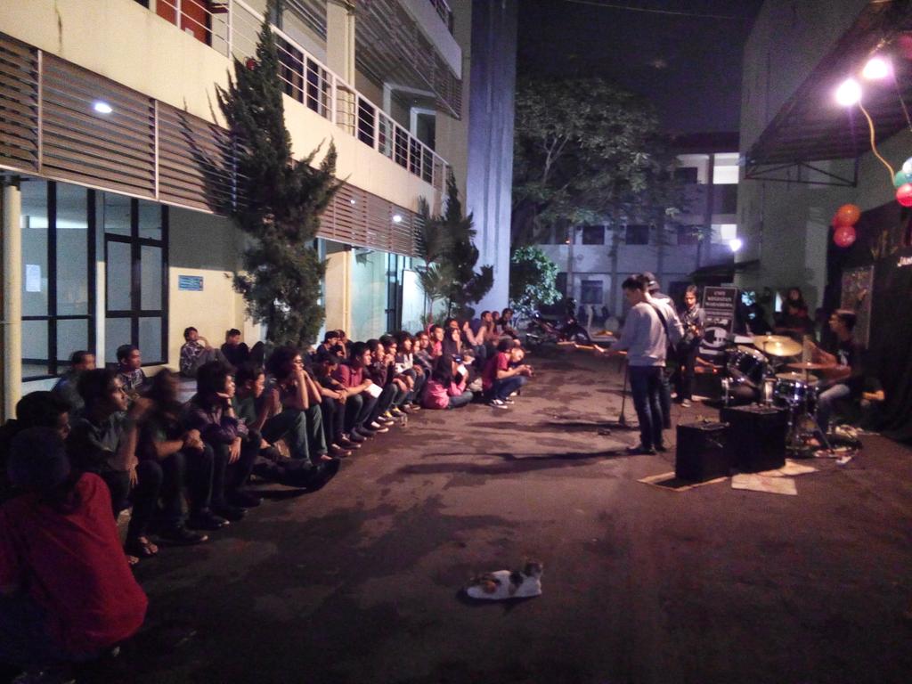 Jamming party <a href="/GemaGMK/">Gema Musik Kampus</a>  ayo merapat merapat seru loh!!!!