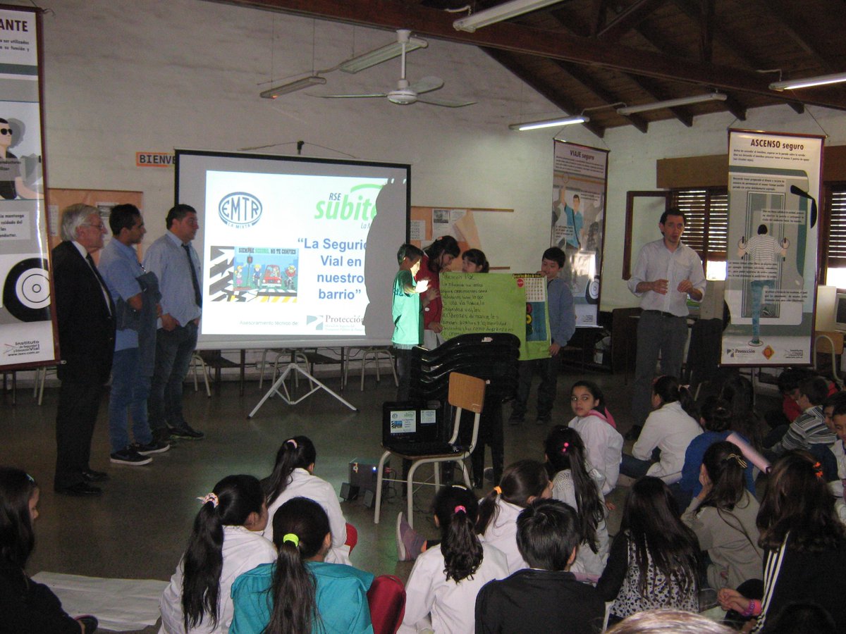 cuenta_de_baja's tweet image. #TallerSubiteSeguro de #LaMixta Agradecemos a las escuelas República de Bolivia Nro 610 y Congreso de Tucumán Nro 128
