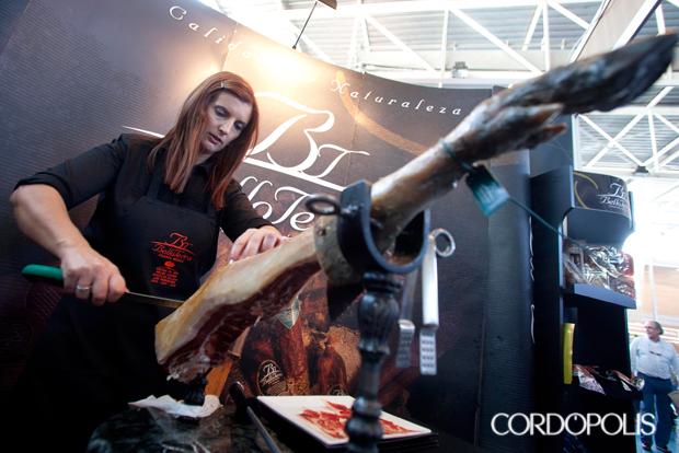 Preparen el paladar: llega la Feria del Jamón de Los Pedroches cordopolis.es/2015/09/28/pre…
