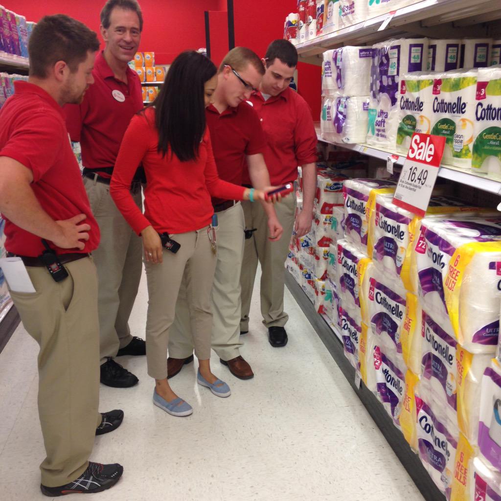 ajbo11's tweet photo. SFQ Training #InthestoreOnthefloor @eglotch http://t.co/B0l2RUzaeY