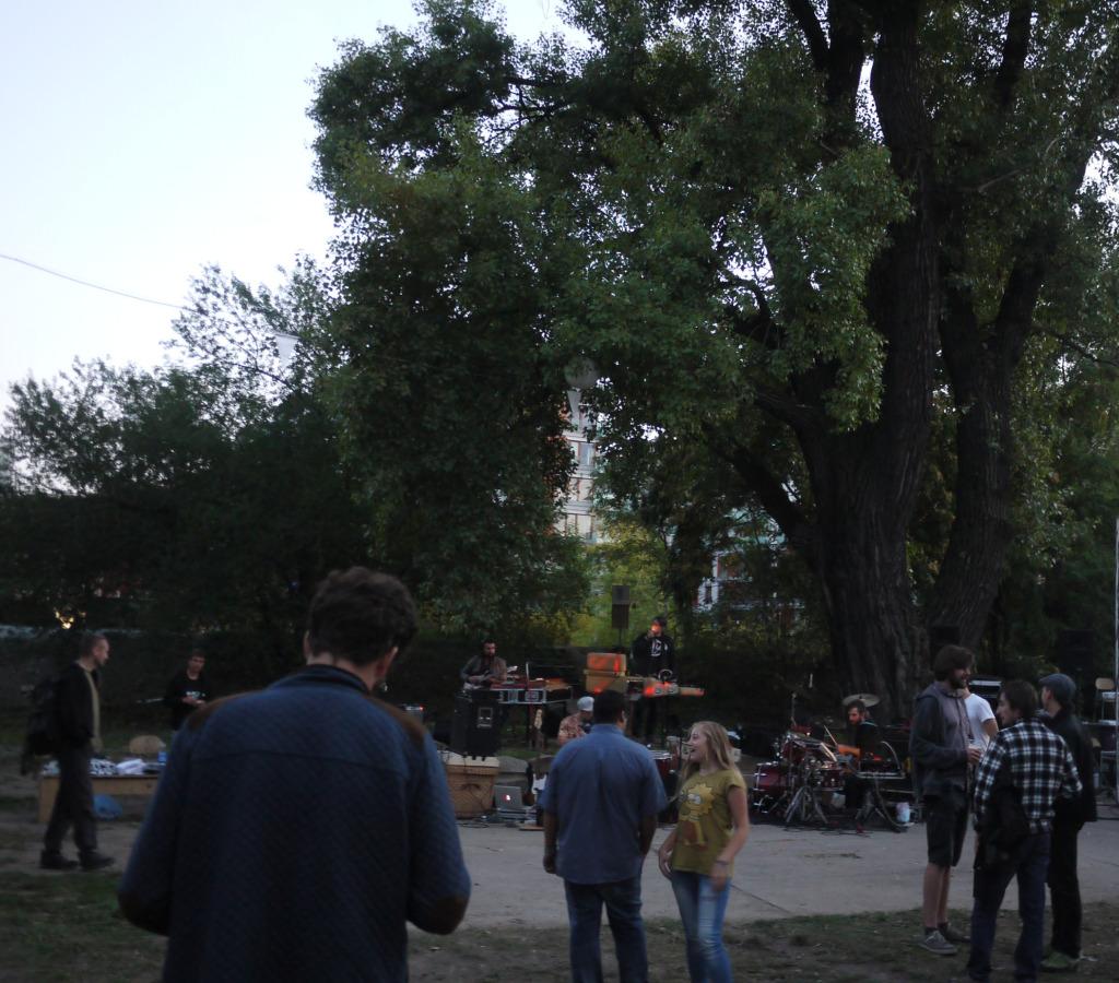francessander's tweet photo. An Outdoor Concert with Vložte Kočku… https://t.co/JZOsHoPPOx http://t.co/pp5a6jzV4N