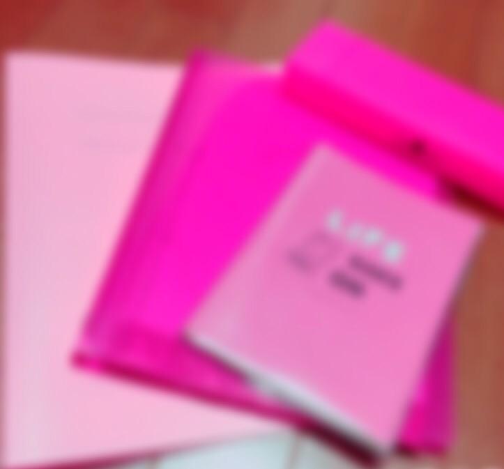 Chinen_MH's tweet photo. 大学に持ってってるもの、いつの間にかピンクばっか🎀💟��🍥👛 http://t.co/ukoPAqRvtI