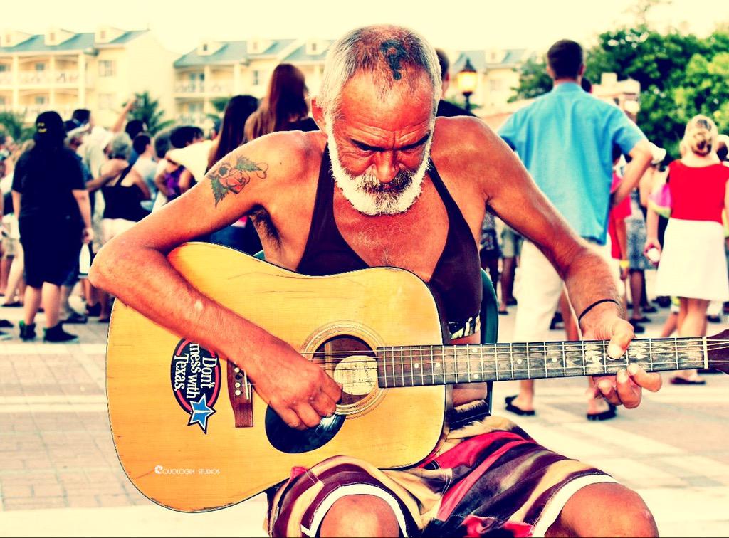 equologixstudio's tweet photo. #miami #photographer doing #photography #right #florida http://t.co/IMykBnMdtW http://t.co/onzJElPvv4