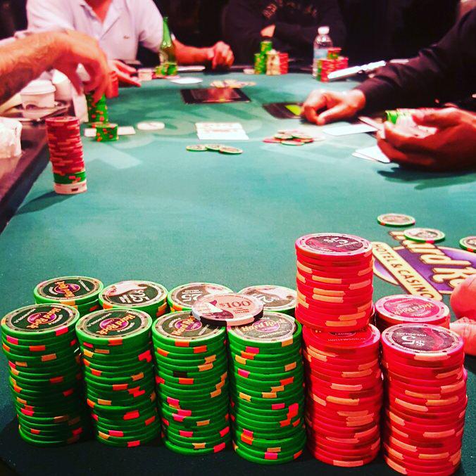 Sofia_Lovgren's tweet photo. The positive side w playing late night poker is that you get to see this beautiful sunrise #livecg #miami @888poker http://t.co/cj8A0nzLct