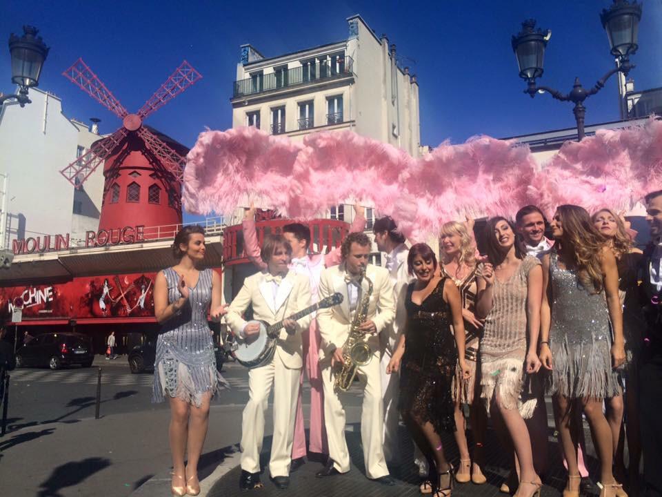 MistinguettOff's tweet photo. Après la #TourEiffel et #LeMoulinRouge, le métro aérien pour @CarmenMariaVega et #Mistinguett #HeyMistinguett #Passy http://t.co/3mMxi0GqPd