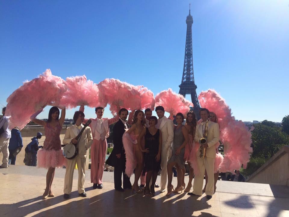 Après la #TourEiffel et #LeMoulinRouge, le métro aérien pour <a href="/CarmenMariaVega/">Carmen Maria Vega</a> et #Mistinguett #HeyMistinguett #Passy
