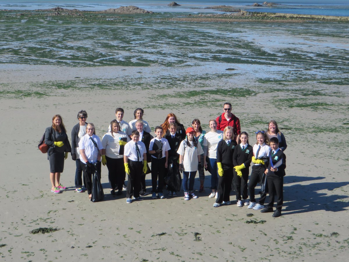 RadissonJersey's tweet photo. #ThankYou, @HV_community @HauteVallee for a successful (and sunny!) #beachclean ! Great #community work! #RBAM http://t.co/ZiSS0S47QW