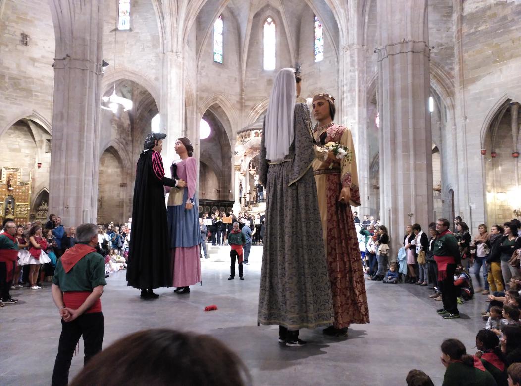 CerveraCG2014's tweet photo. Instants plens d'emocions en record al nostre company Joan. Els gegants et trobaran a faltar. Fins sempre! http://t.co/EyonIiKdiN