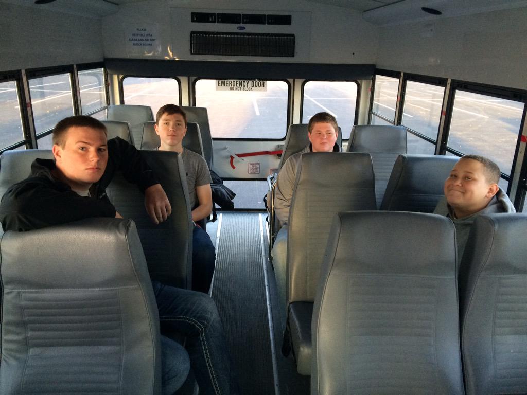 fchsagffa's tweet photo. We are loaded and headed to Wisconsin! Thanks to FCSC Transportation for making sure our bus is in top shape! 🚌🐄 http://t.co/qxKKvTi7DK