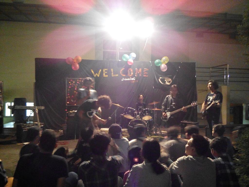 Makin malem makin seru loh :D <a href="/GemaGMK/">Gema Musik Kampus</a>