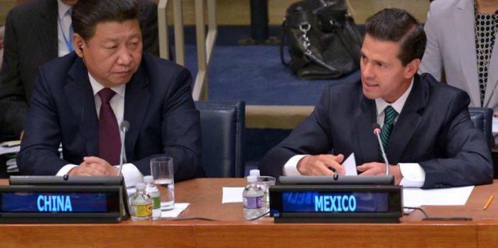 OficialEnLaMira's tweet photo. EPN no tocó el tema de #Ayotzinapa en la ONU. Entérate http://t.co/c9smRh09Aw http://t.co/Gvsns4V8j5