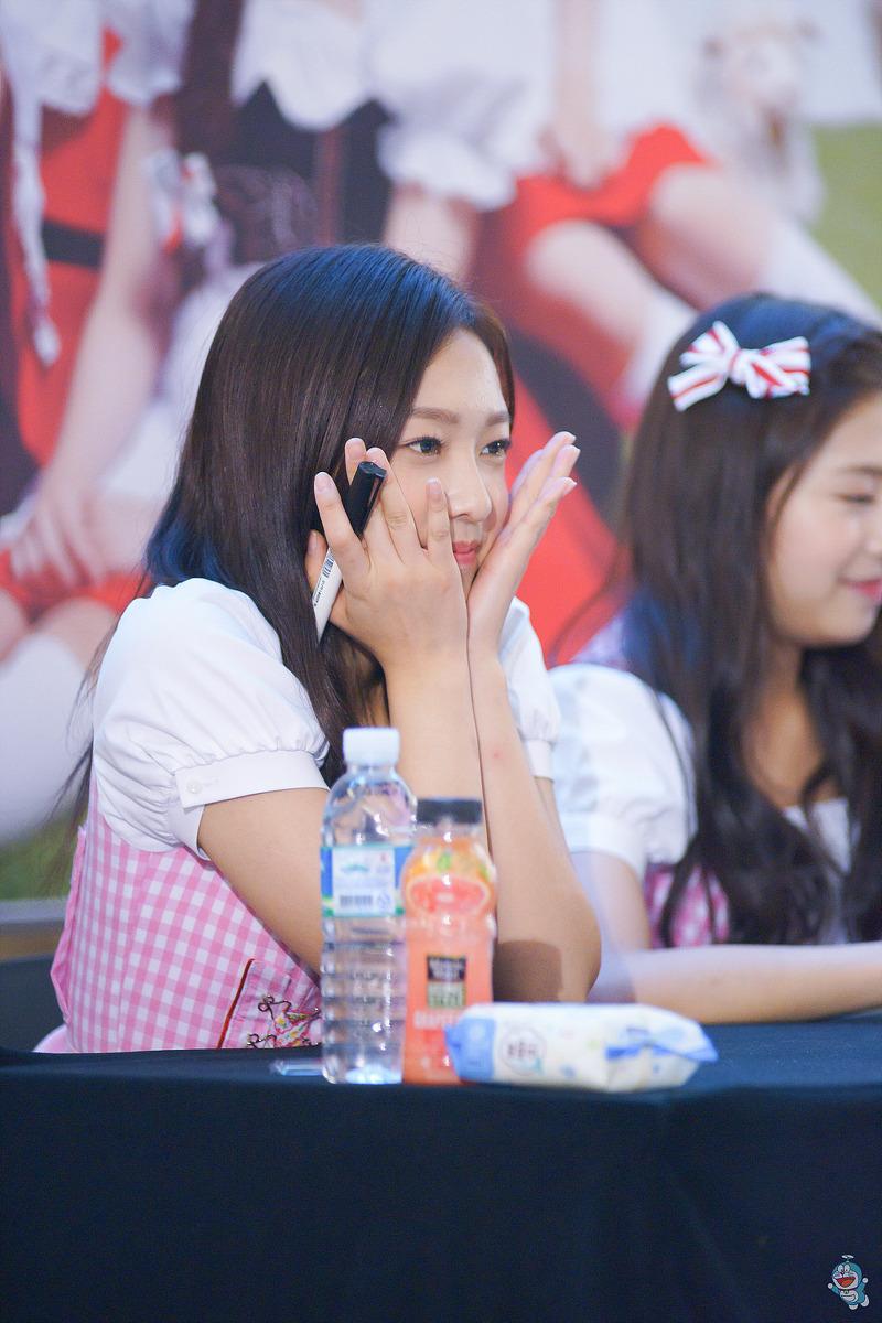 ALWAYSAPRIL_'s tweet photo. [HQ] 150913 #YENA #예나 @ Fansign Event ©Arcturus127 #ALWAYSAPRIL
http://t.co/ILUqu0Fpld
http://t.co/G47w6WYqzV http://t.co/EMyxLrFp5W