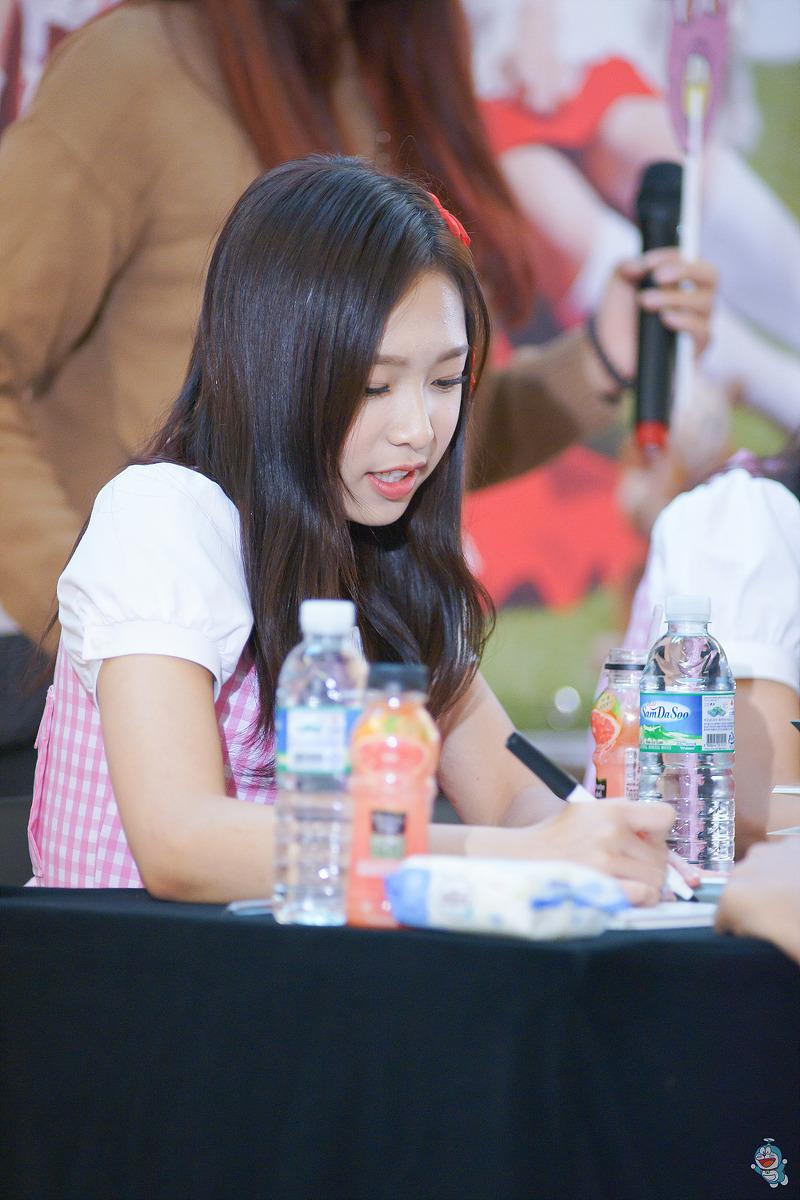 ALWAYSAPRIL_'s tweet photo. [HQ] 150913 #YENA #예나 @ Fansign Event ©Arcturus127 #ALWAYSAPRIL
http://t.co/ILUqu0Fpld
http://t.co/G47w6WYqzV http://t.co/EMyxLrFp5W