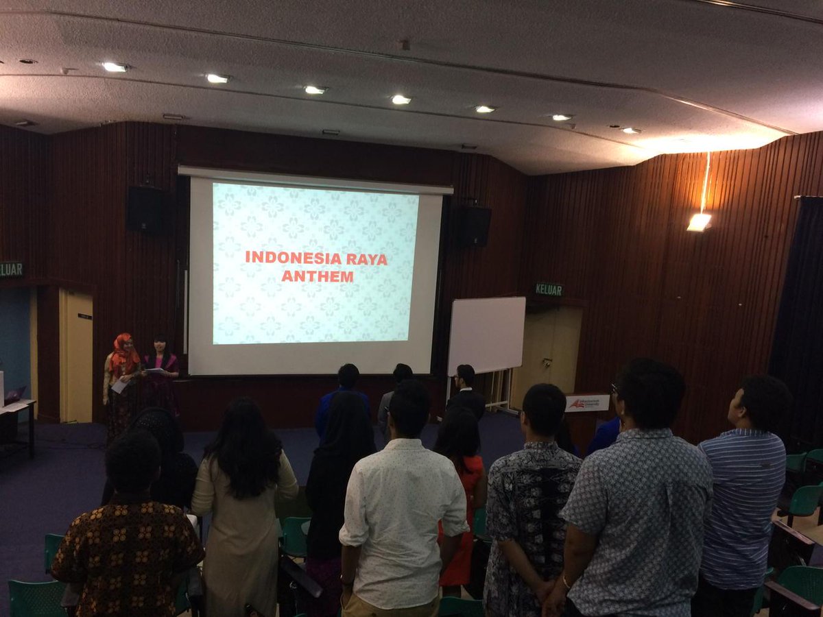 PPIIUKL's tweet photo. Menyanyikan lagu Indonesia Raya http://t.co/ErEJjO75MT