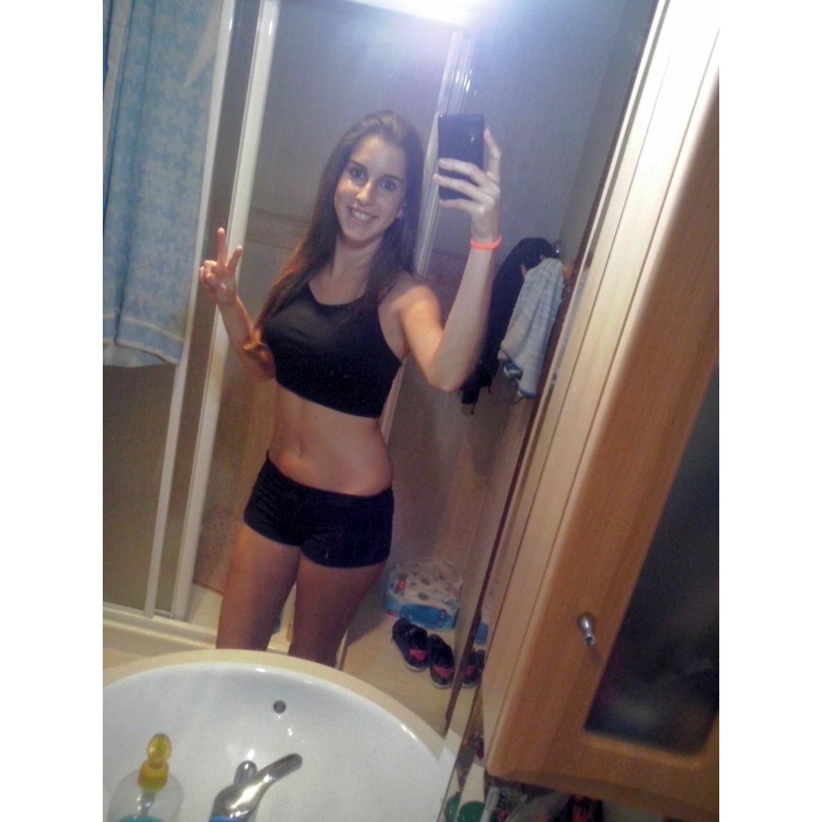 LauraAbelaM's tweet photo. Siéntete orgullosa pero nunca satisfecha  #Deporte #Tonificar #Abdominales #Flexiones #Asisi #Feliz (: http://t.co/WJTZX9g7FN