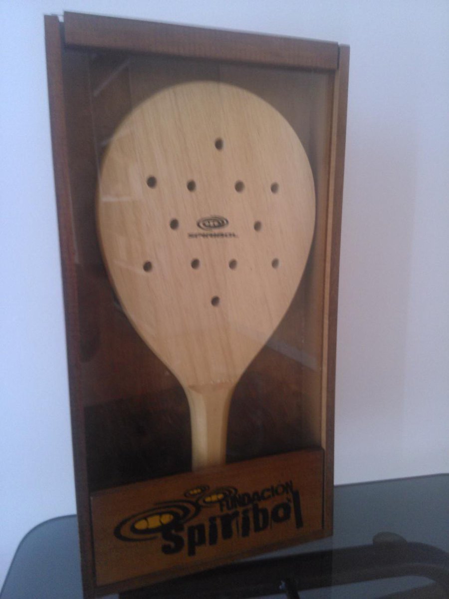 Spiribol's tweet photo. Todavía no tines tu pala oficial de madera. Entra en http://t.co/leDrlhNgh9  y consigue la tuya. http://t.co/0ORQQvpylh