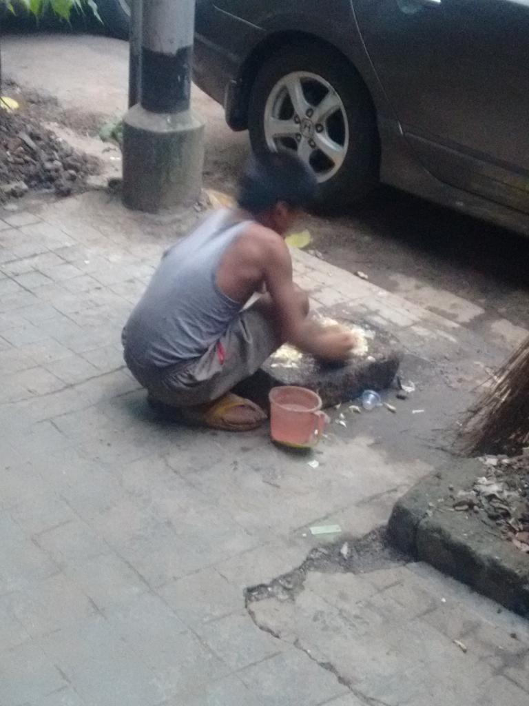 bubun197's tweet photo. #GRINDING childhood#Opp@Lalit Great Eastern, Calcutta http://t.co/2qtxzTmyww