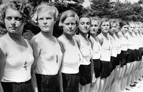 jan_czapski's tweet photo. @Zbyszeka630422 Araber-Lebensborn Anno 2015!
#Deutschlandkaputt #Lebensborn #AdolfMerkel http://t.co/fcfBBHUj5f