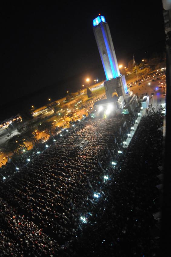 ¡Así festejamos nuestros 50 años con vos! <a href="/DiosSalveOK/">God Save The Queen</a> en <a href="/MNBandera/">Monumento Histórico</a>
Más fotos en: facebook.com/media/set/?set… …