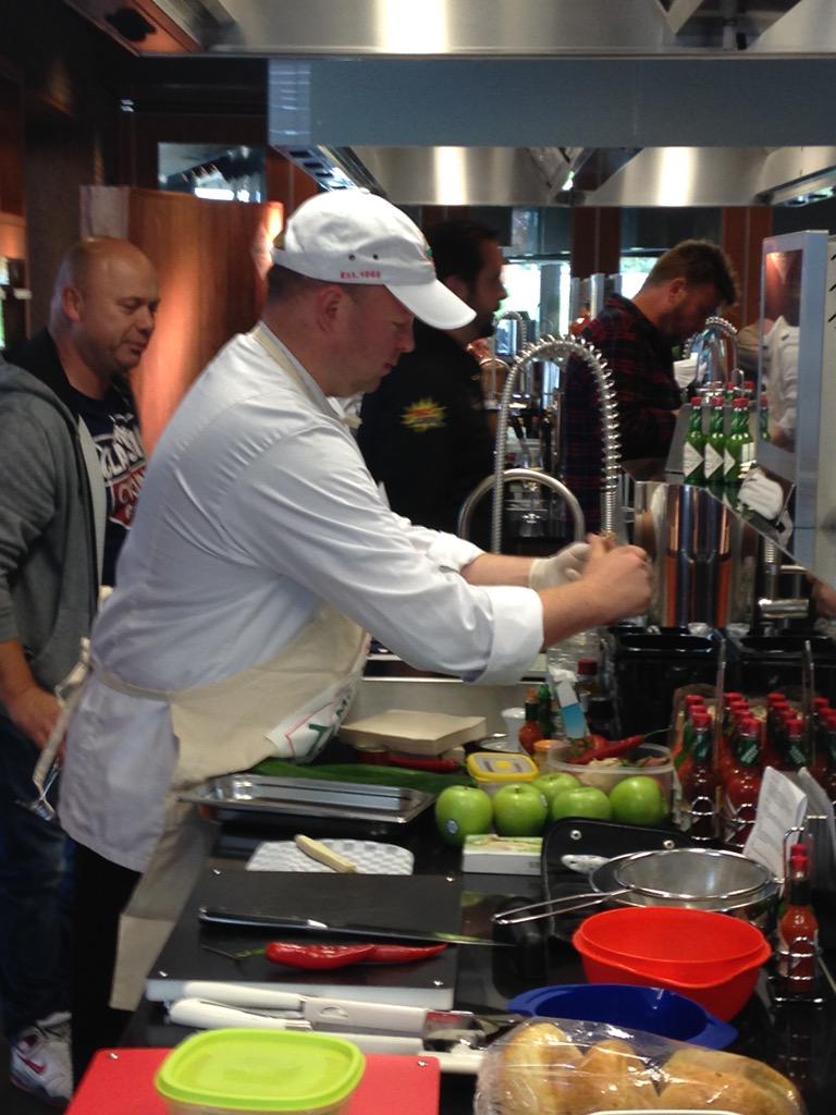 En we zijn los! <a href="/HottestChefNL/">Hottest Chef NL</a>