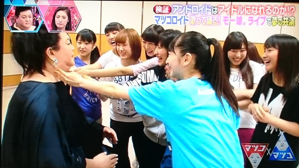 マツコとマツコ 最終回 マツコロイドがモーニング娘 15の新メンバーに ライブで歌に振付に早着替えに奮闘する姿がシュール Togetter