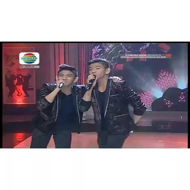 Fia_K2RL's tweet photo. #RizkiRidhoDTerongIDA2015 http://t.co/RtHWR27Ymd