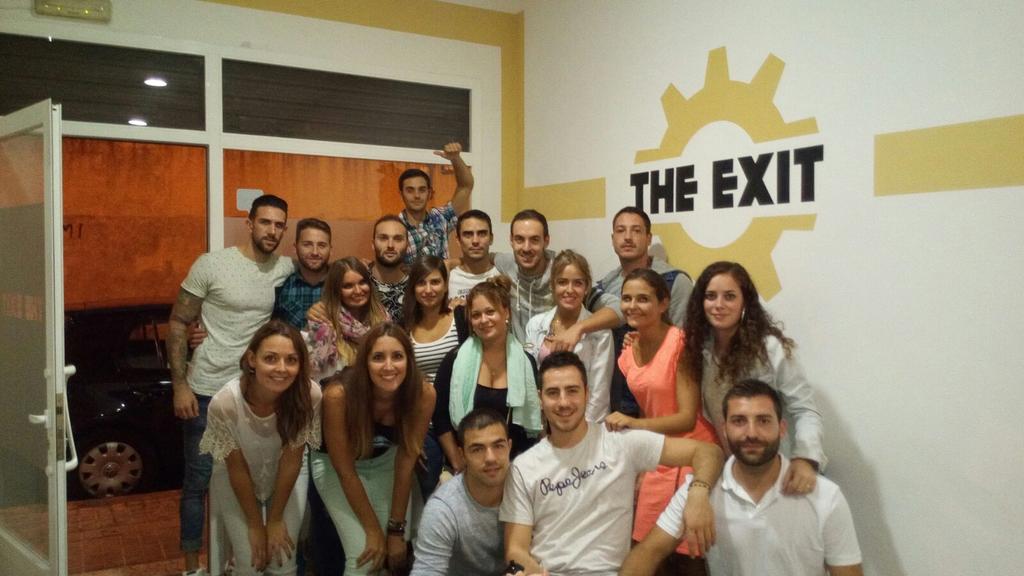 TheExitValencia's tweet photo. ¡No esperes que te lo cuenten, ellos ya han experimentado la emoción del #escaperoom !
#OCIO #Valencia http://t.co/H9XRkjseYq