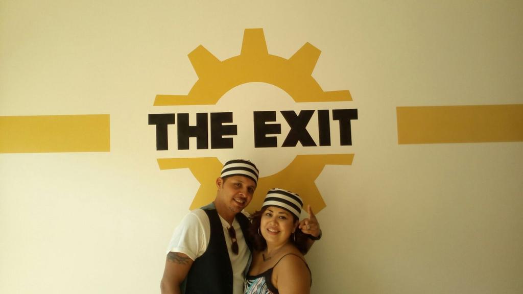 TheExitValencia's tweet photo. ¡No esperes que te lo cuenten, ellos ya han experimentado la emoción del #escaperoom !
#OCIO #Valencia http://t.co/H9XRkjseYq