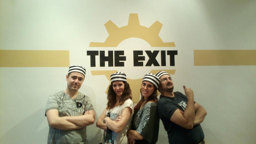 TheExitValencia's tweet photo. ¡No esperes que te lo cuenten, ellos ya han experimentado la emoción del #escaperoom !
#OCIO #Valencia http://t.co/H9XRkjseYq