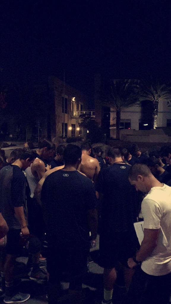BaseballSDC's tweet photo. 3 mile run at 5:30 ✔️ #GoHawks http://t.co/AJdrZPxJpZ