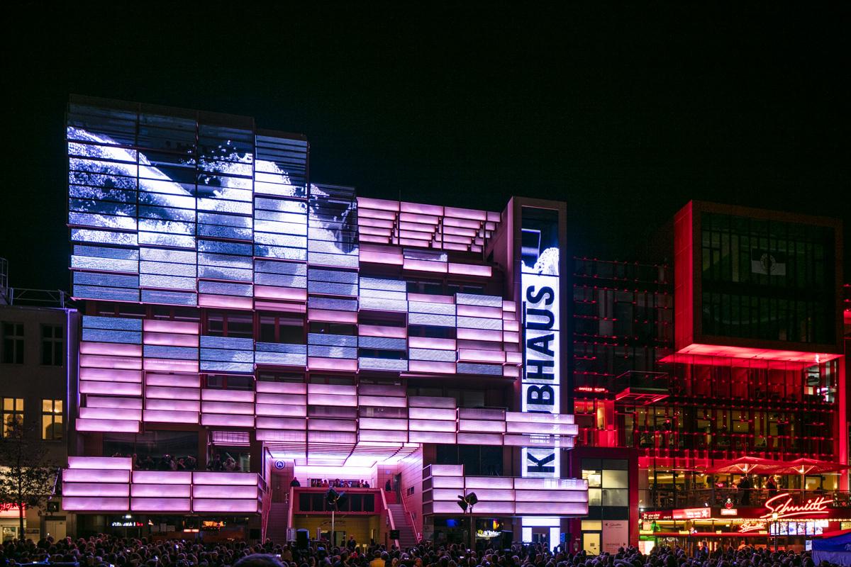 ONLYGLASSGMBH's tweet photo. Simply fantastic
our video: opening #klubhaus St.Pauli #mediafacade is online:
http://t.co/PNvuCO3wDE
#onlyglass http://t.co/L6ZUugNbLi