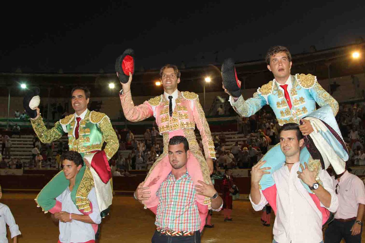 Eloyhs6's tweet photo. la tarde de ayer en  mi tierra Sanlucar donde pude disfrutar mucho 2 orejas http://t.co/7gkHic8mzg