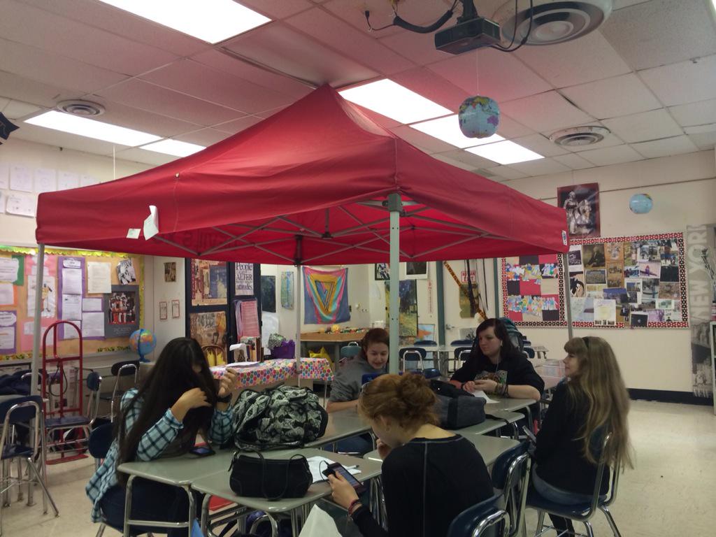 bohndrake's tweet photo. When the senior class decides they work better under a tent , #flexibleseating to the extreme ! #devils2016 #TentLife http://t.co/bQyVUdJvGG