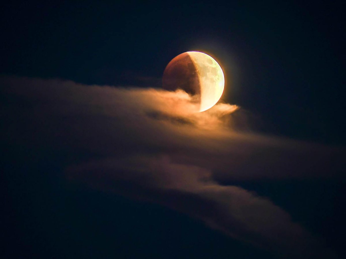 NSF's tweet photo. Thanks to our friends at @NOAONorth for this amazing pic of the #SuperBloodMoon #SupermoonEclipse! http://t.co/3Axwpte7Ku