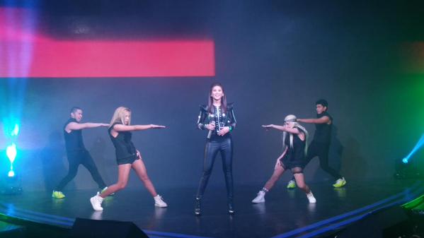 TweetNiSarahG's tweet photo. @JustSarahG with @GFORCE_OFFICIAL 😊 #NewConnectedLife http://t.co/w3R5FcBJVJ