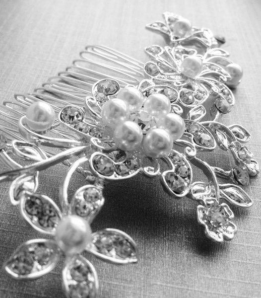 #Bridal hair comb for sale! prettycitybelle.com/products/faux-… #weddingstuff #Inspiration