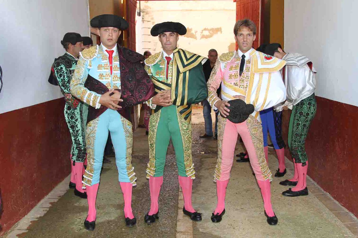 Eloyhs6's tweet photo. en el patio de cuadrilla http://t.co/b372ufyy8h