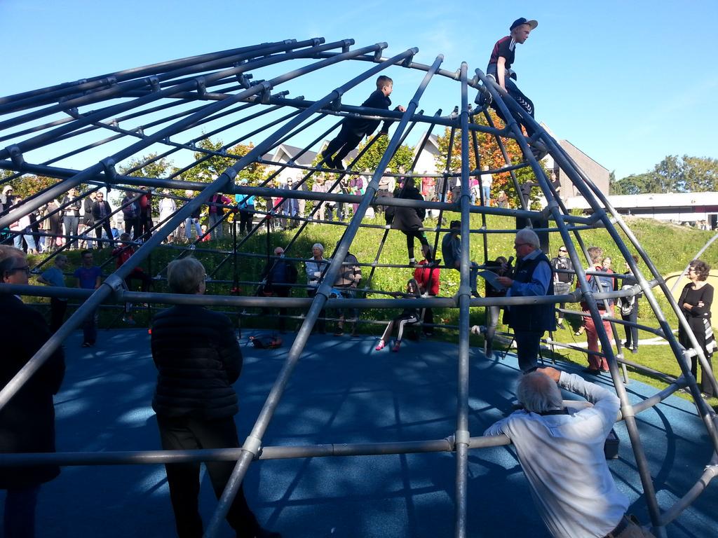 VANDPLUS's tweet photo. Med bl.a.VANDPLUS som begrundelse har Gladsaxe Kommune i dag modtaget prisen som årets #friluftskommune.  #tillykke http://t.co/mvWgCm7lrh