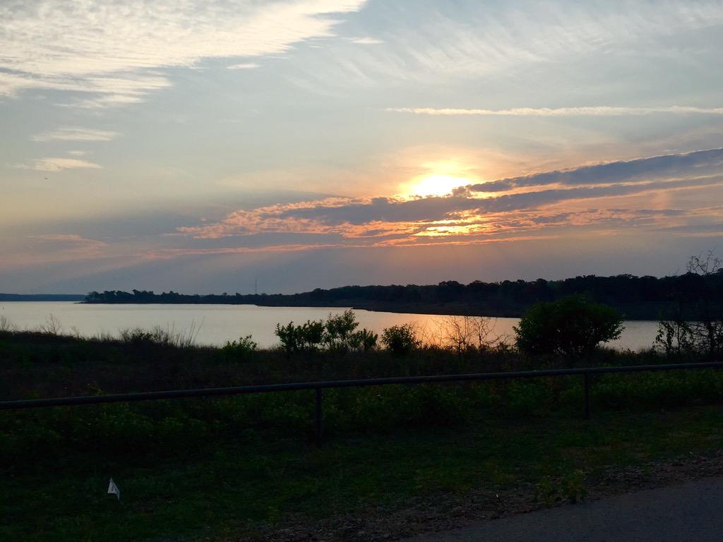 GrapevineTXCity's tweet photo. Happy Monday morning from #GrapevineTX Lake! #waterfront #sunrise http://t.co/NOnjskvNDG