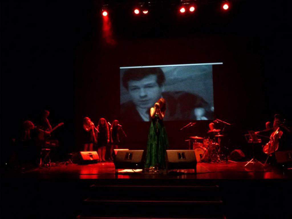 Airynmusic's tweet photo. Este viernes actuaremos en la Maestranza de Sevilla a las 22,30h, entrada gratuita, hasta completar aforo😊 http://t.co/SPDSZjNhRr