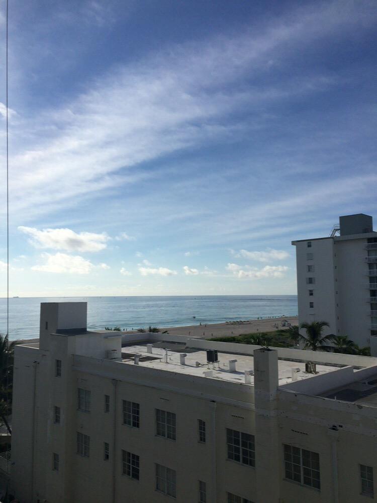pirri_updates's tweet photo. "clear skies and about 25° here in miami beach, 20% possibility of rain" #adessopuremeteorologa #bettytuttofare http://t.co/wKZxBIUPWS