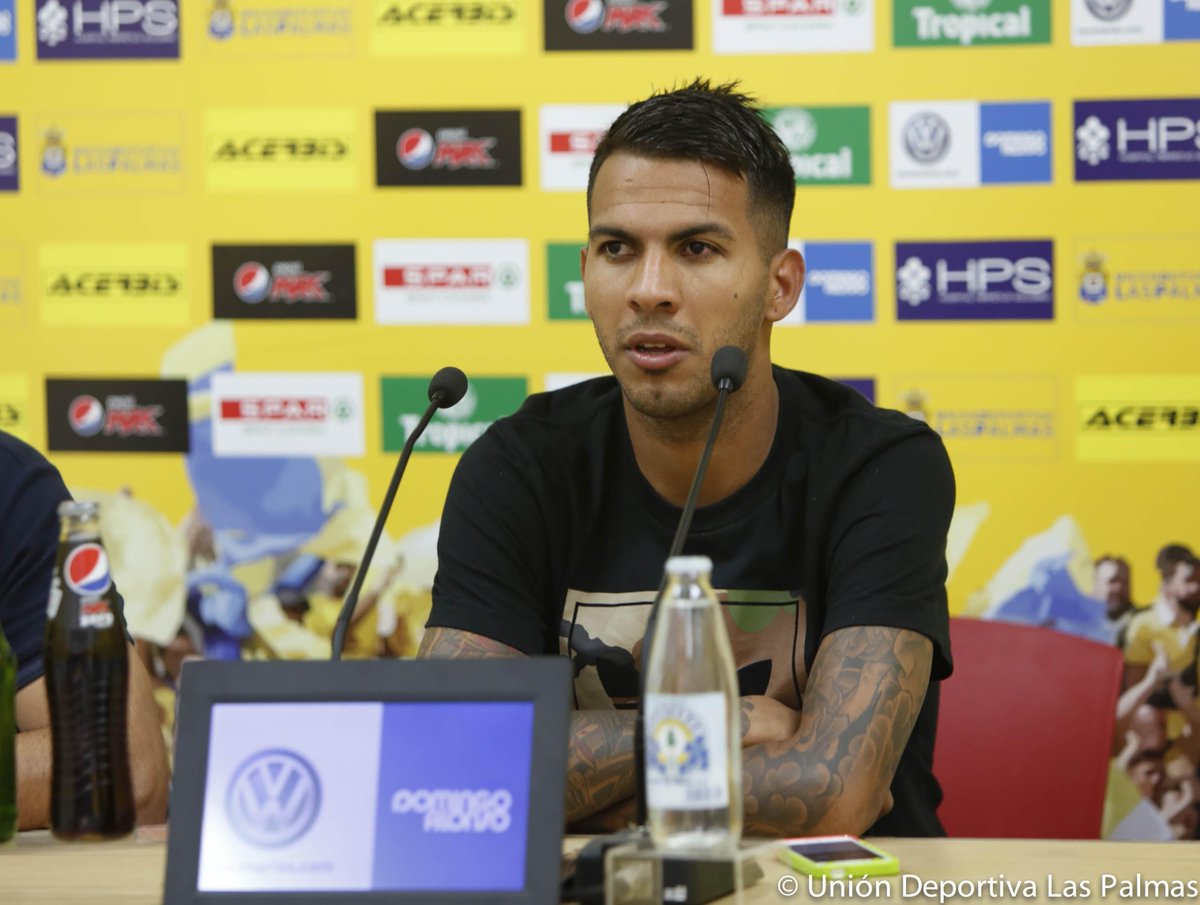 UDLP_Oficial's tweet photo. Jonathan Viera: "Valerón es el mejor de todos" http://t.co/O8qqlPqwRW @rfef @LigaBBVA http://t.co/0RzvIvJ0yF