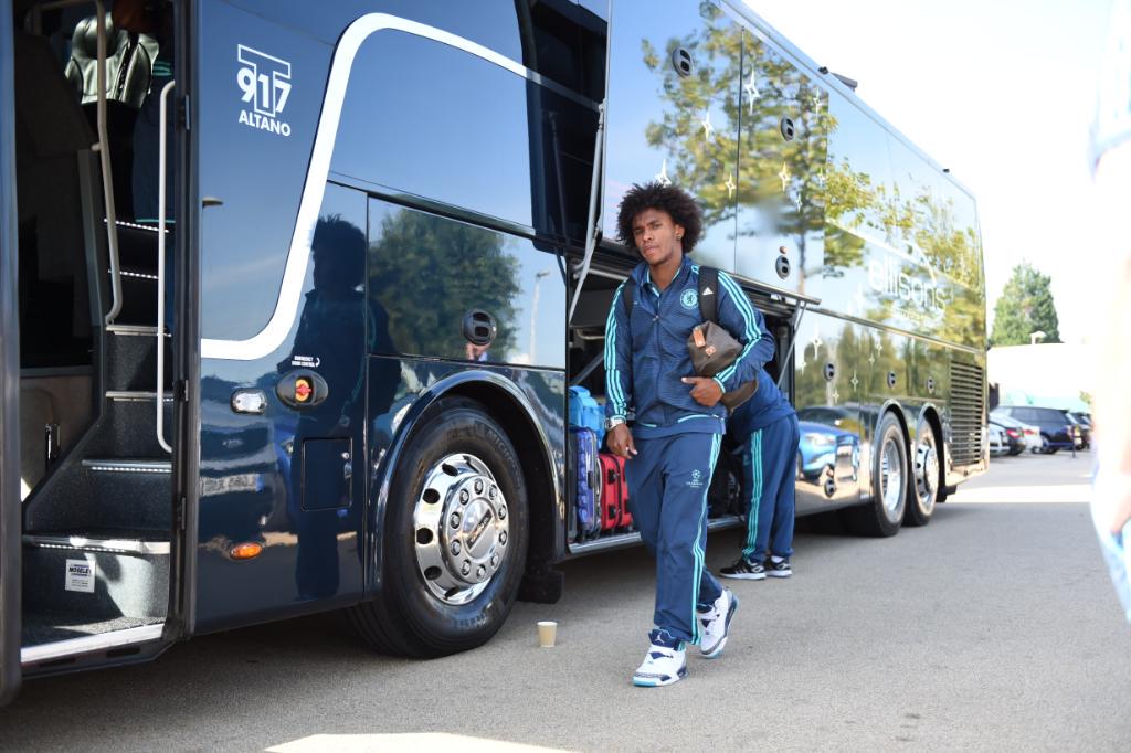 ChelseaFC's tweet photo. The lads have departed Cobham and are now on their way to the airport... #CFC http://t.co/970Hdgq2vA