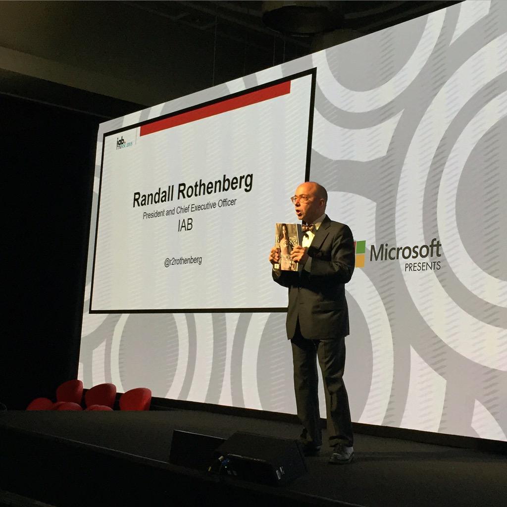 .@r2rothenberg addresses bridging the gap b/w content+advertising to create the #VogueEffect user experience #iabmixx